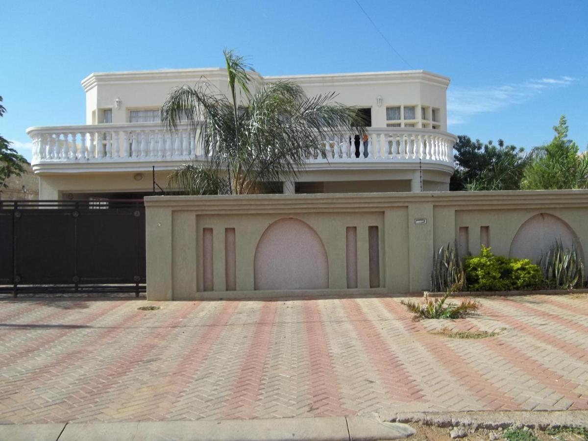 Carlcyn Homestay Gaborone Eksteriør bilde