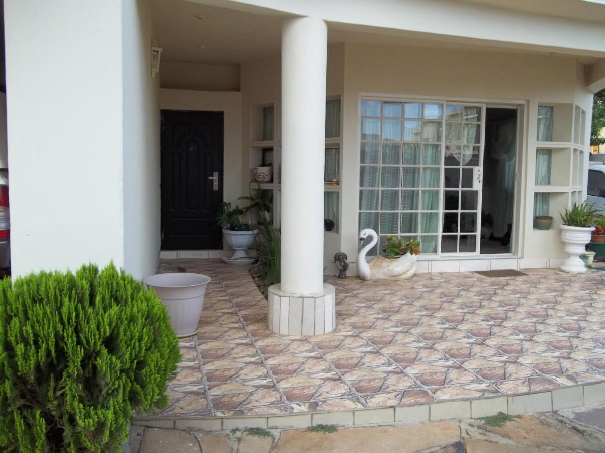 Carlcyn Homestay Gaborone Eksteriør bilde