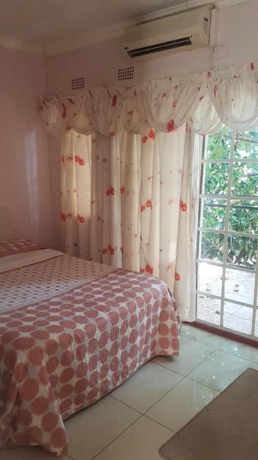Carlcyn Homestay Gaborone Eksteriør bilde