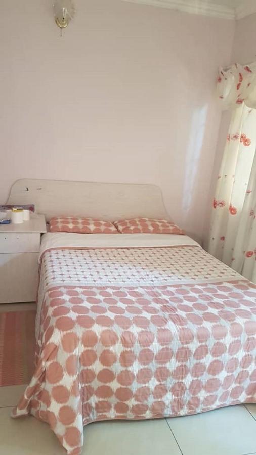 Carlcyn Homestay Gaborone Eksteriør bilde