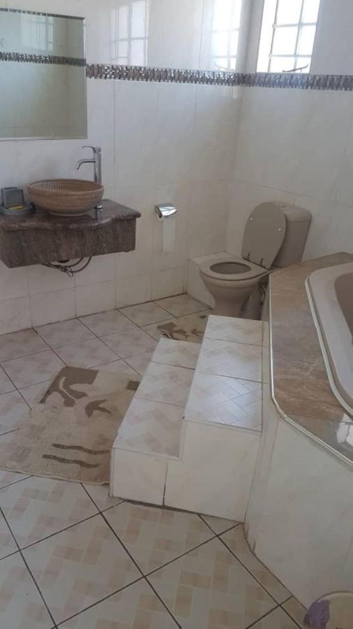 Carlcyn Homestay Gaborone Eksteriør bilde