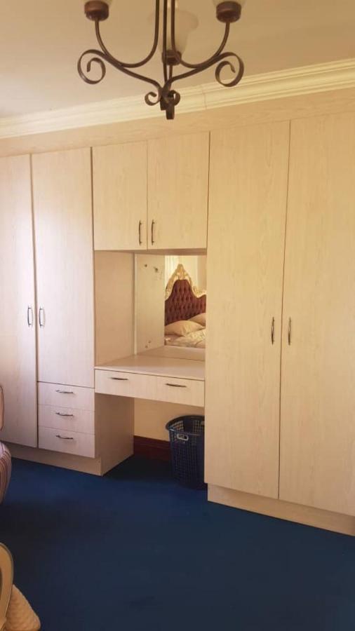 Carlcyn Homestay Gaborone Eksteriør bilde