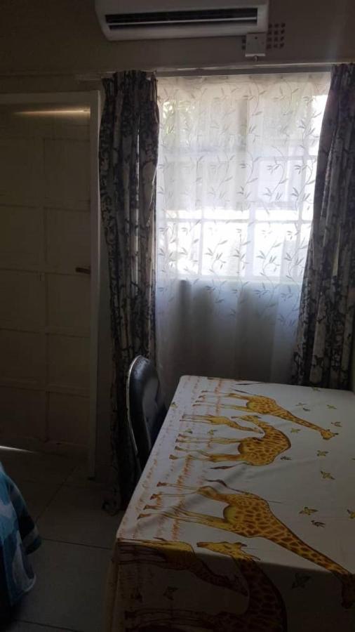 Carlcyn Homestay Gaborone Eksteriør bilde