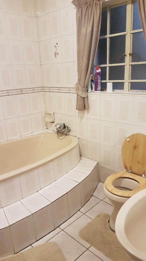 Carlcyn Homestay Gaborone Eksteriør bilde